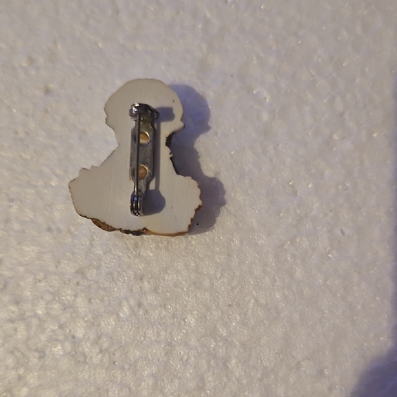 Small Brown Teddy Bear Figurine with Basket of Fruit.its A BROOCH - Picture 2 of 4